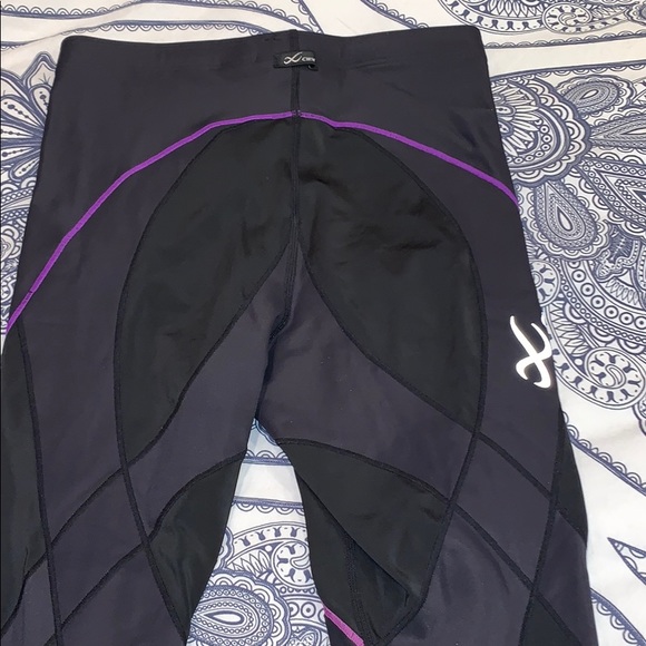 CW-X maximum compression tight Stabilyx crop - Picture 3 of 4
